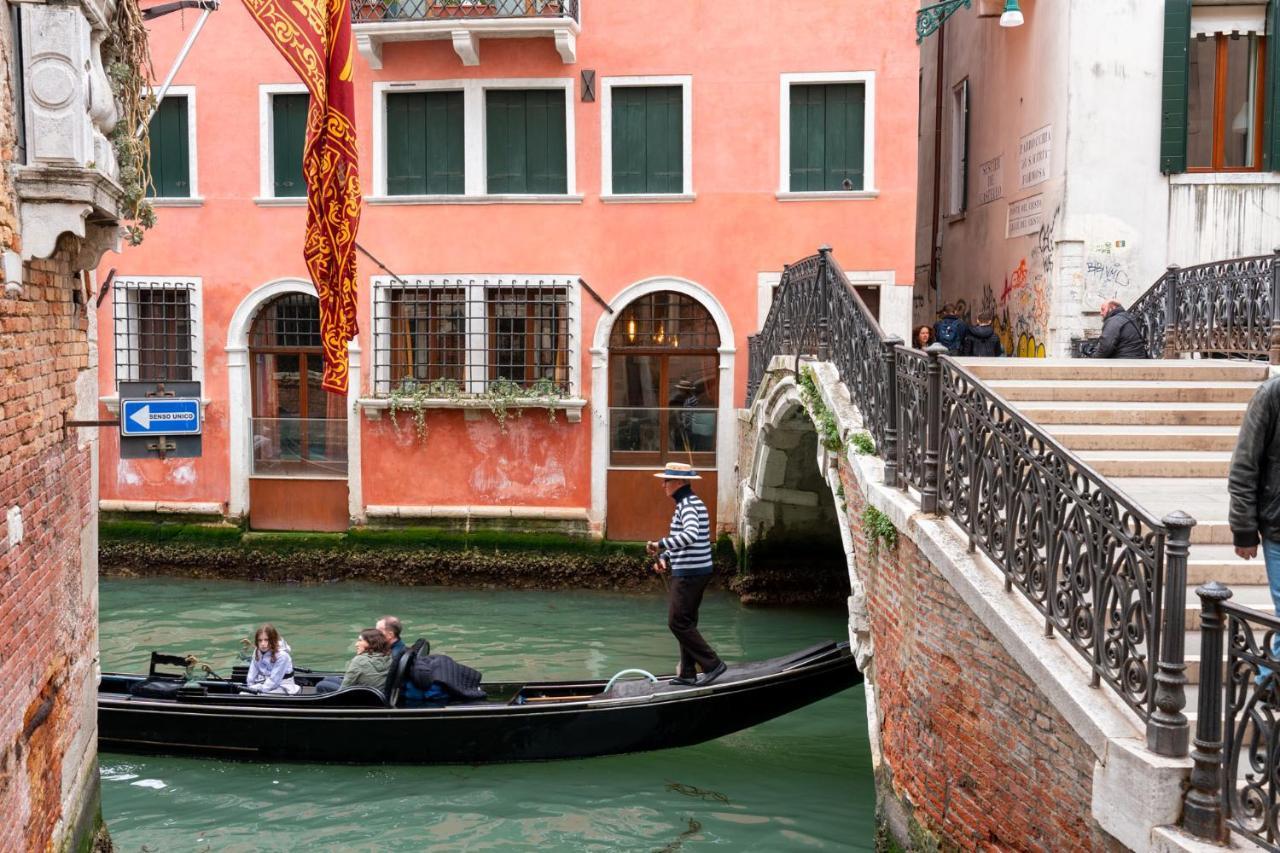 Casa Manina Sul Ponte - Your Private Canal View Venetië Buitenkant foto