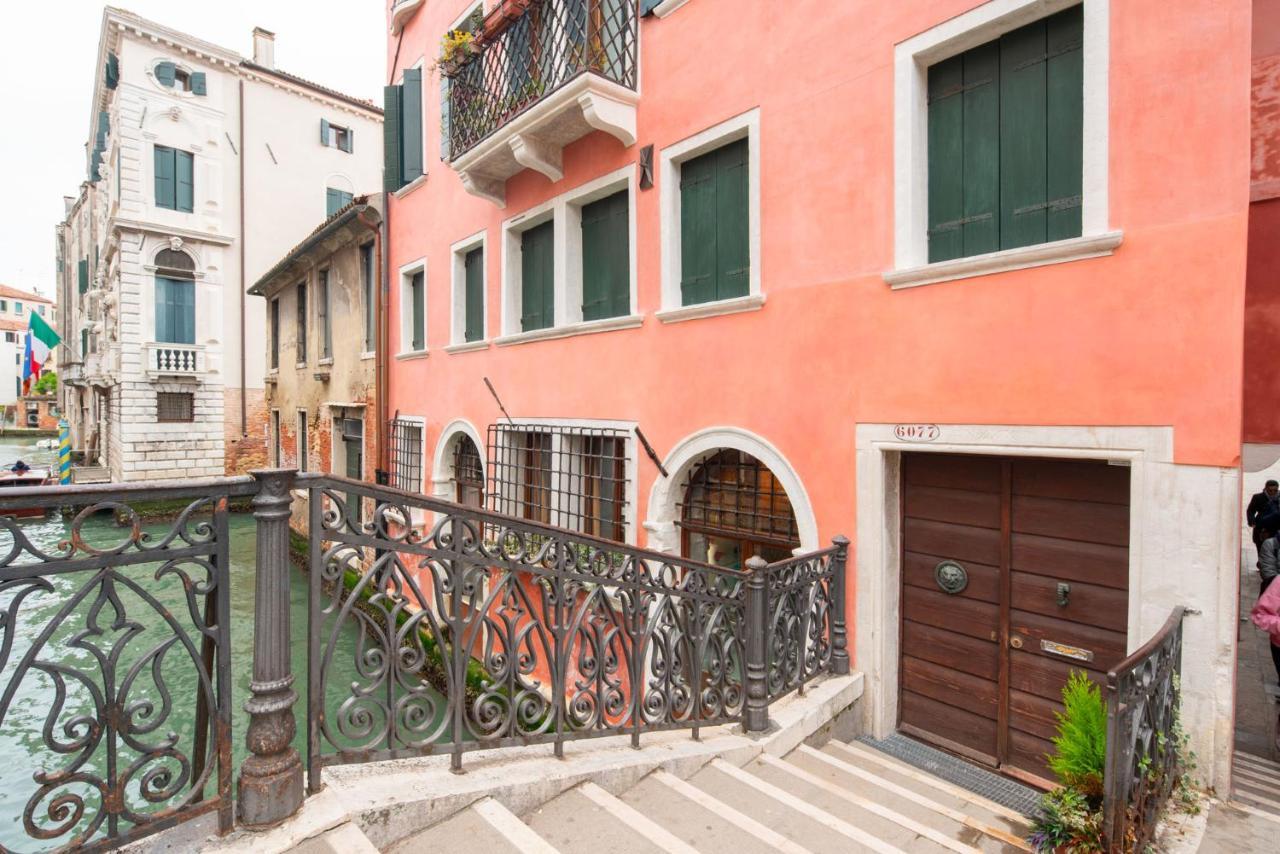 Casa Manina Sul Ponte - Your Private Canal View Venetië Buitenkant foto